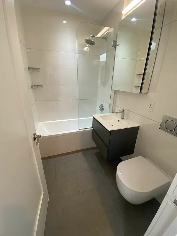 204 E 13th St #4 - Photo 4 of 7