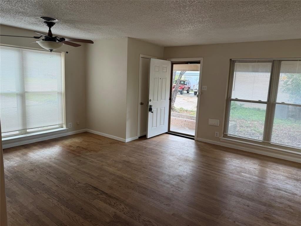 3253 Millmar Dr - Photo 2 of 10