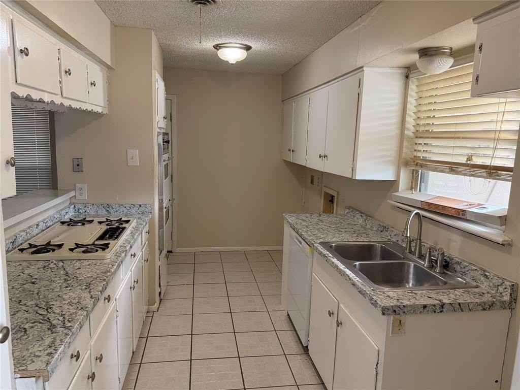 3253 Millmar Dr - Photo 4 of 10