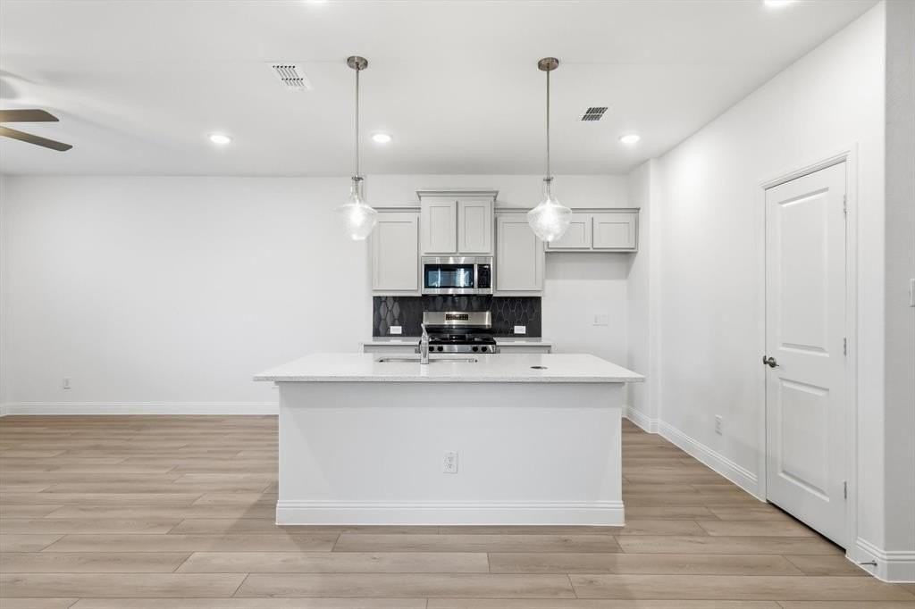 204 Griffith Dr #17 - Photo 5 of 31