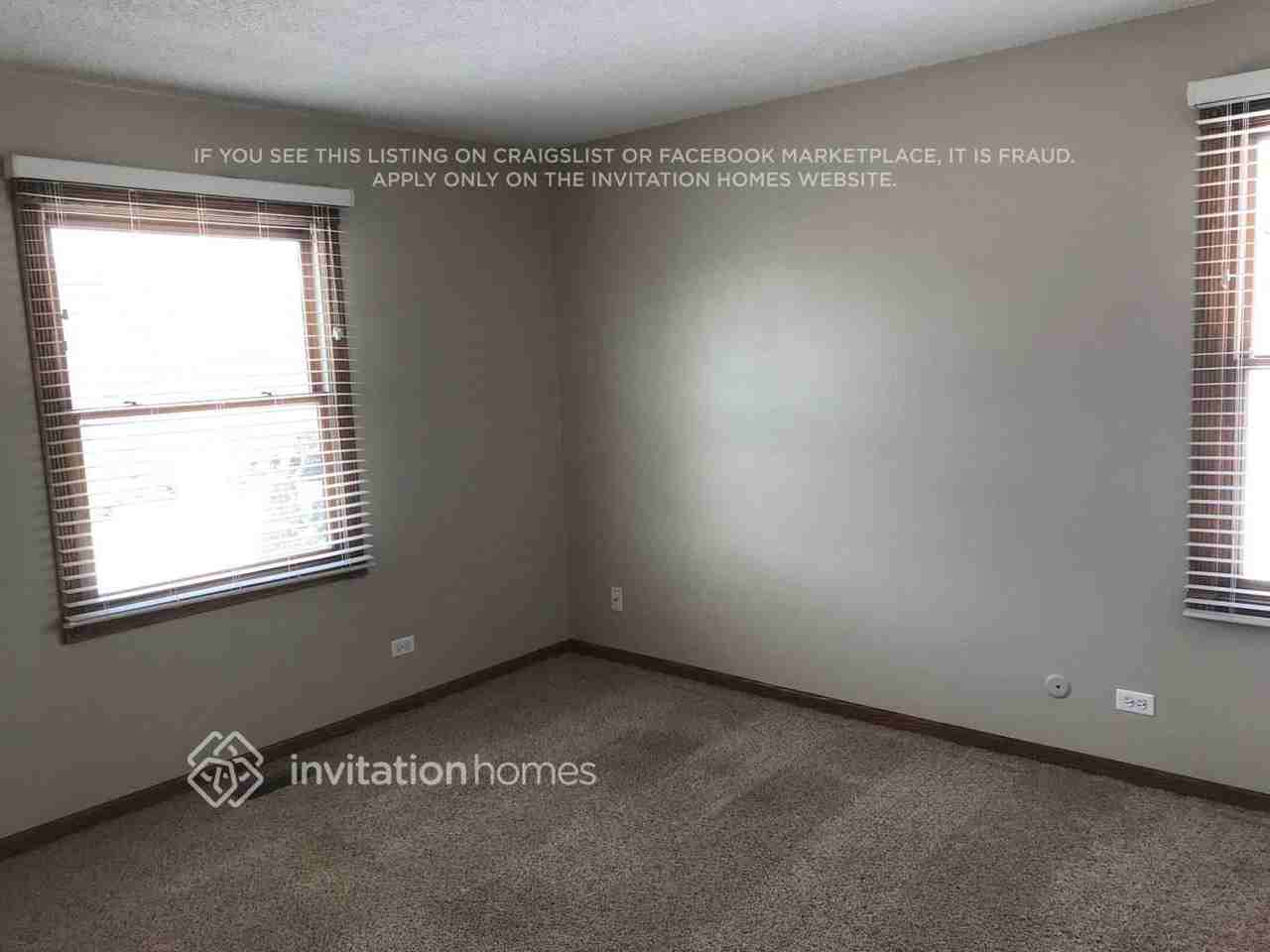 1134 Washington St - Photo 2 of 10