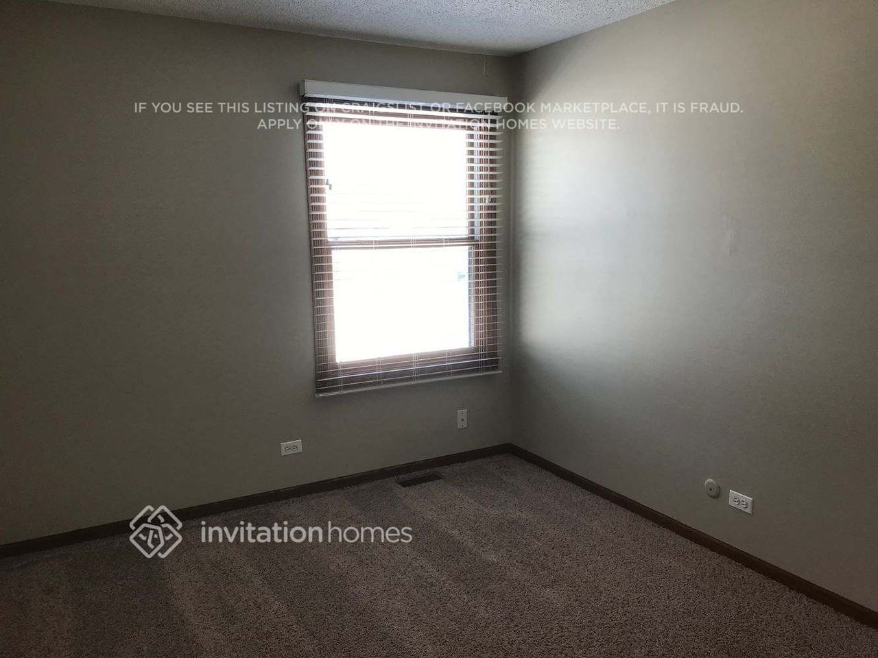 1134 Washington St - Photo 4 of 10