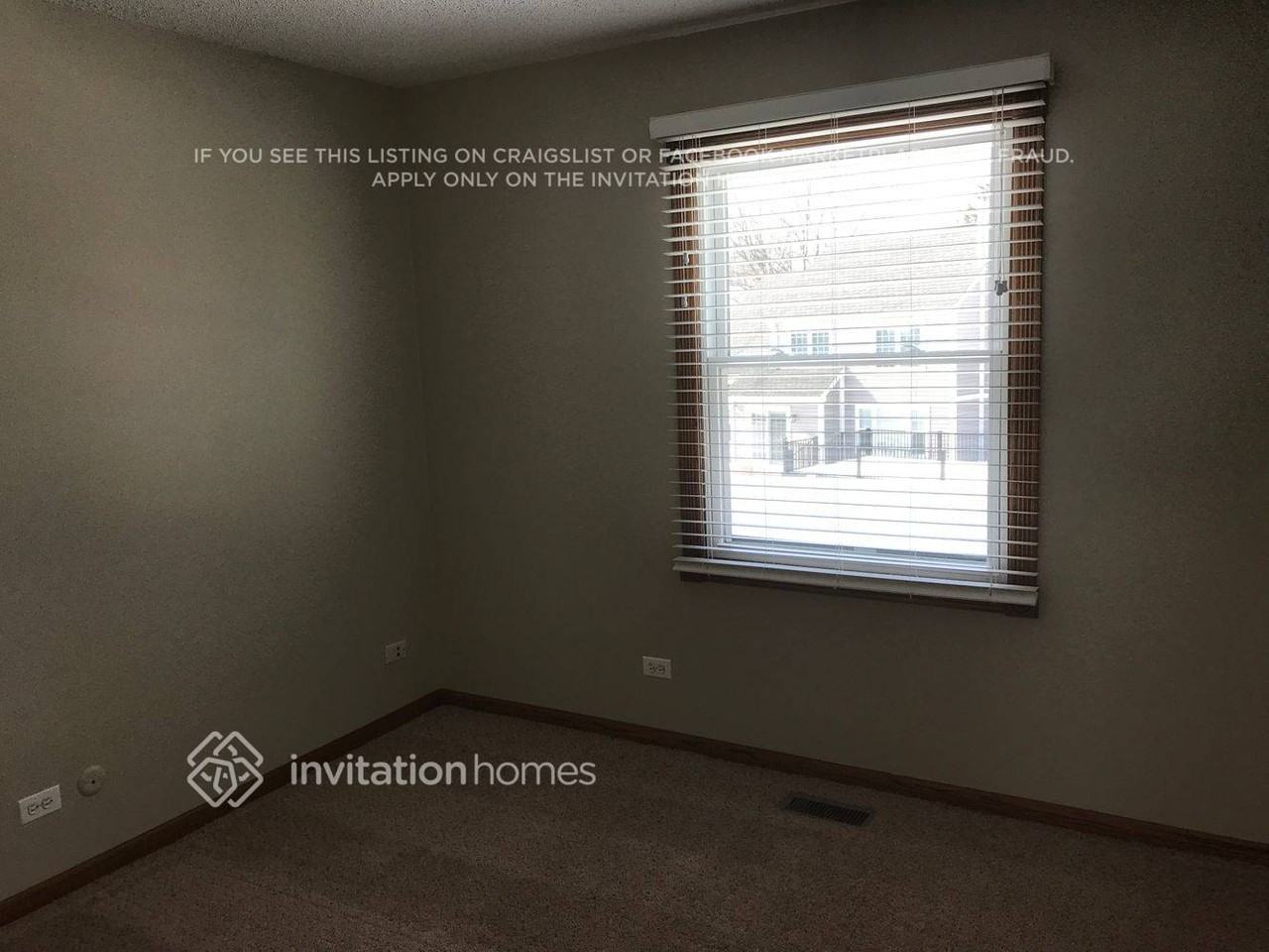 1134 Washington St - Photo 5 of 10