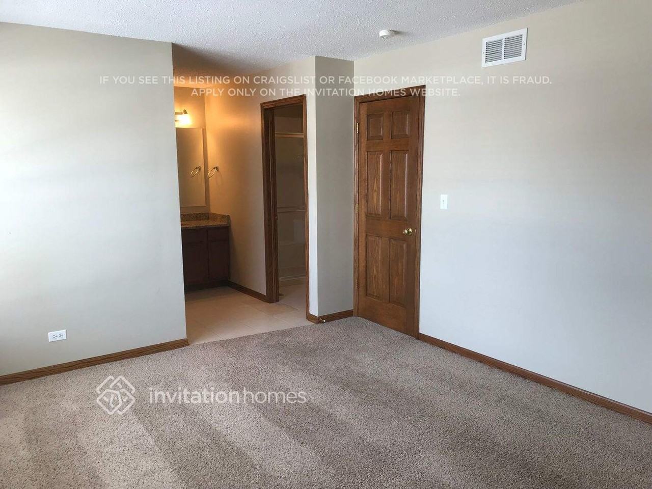 1134 Washington St - Photo 6 of 10