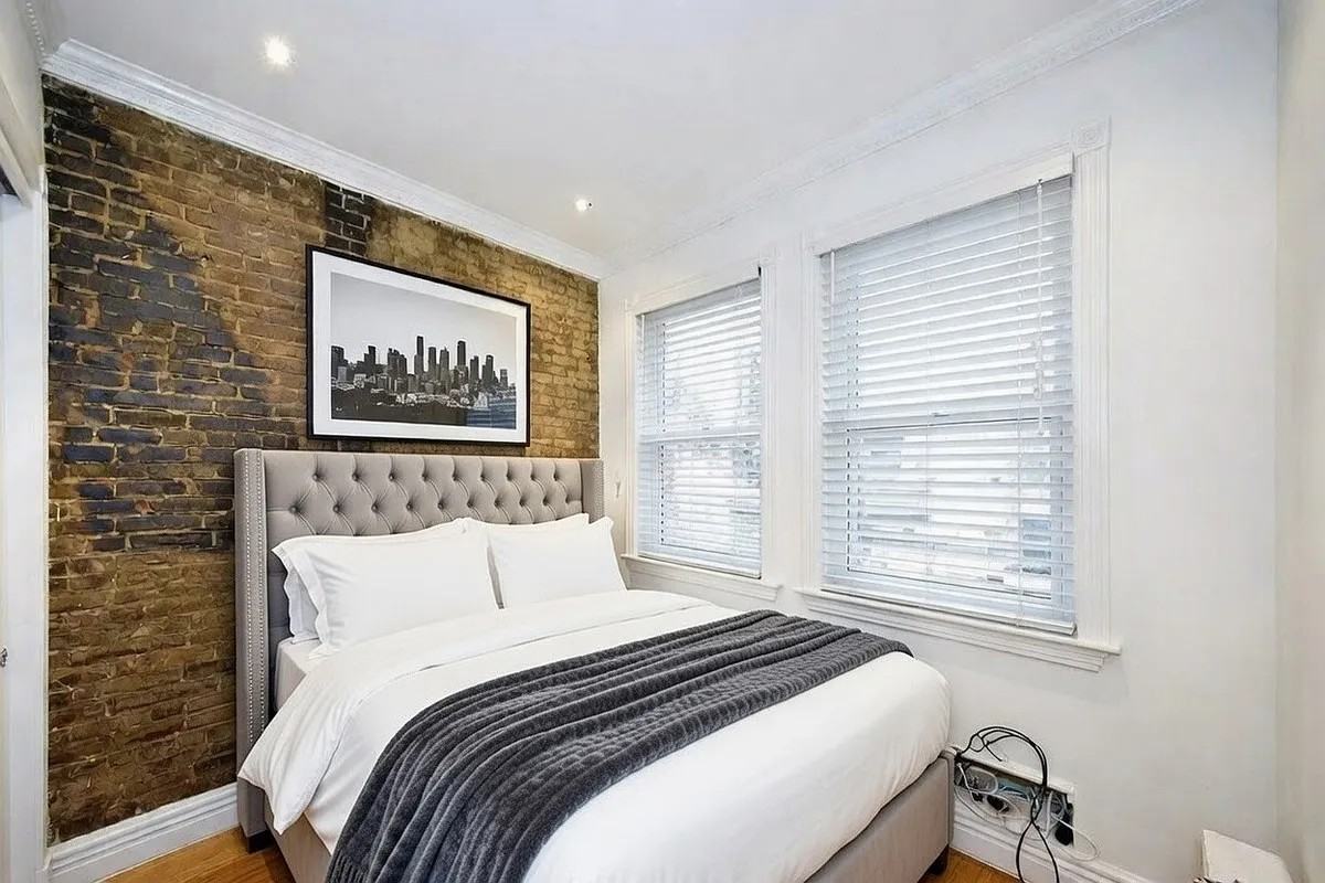 340 E 55th St #1A - Photo 2 of 4