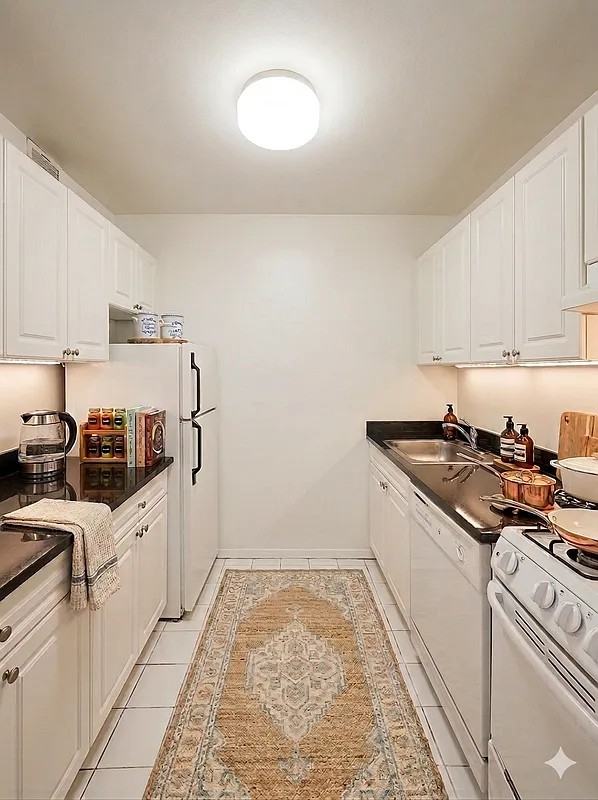 220 E 24th St #5I - Photo 4 of 7