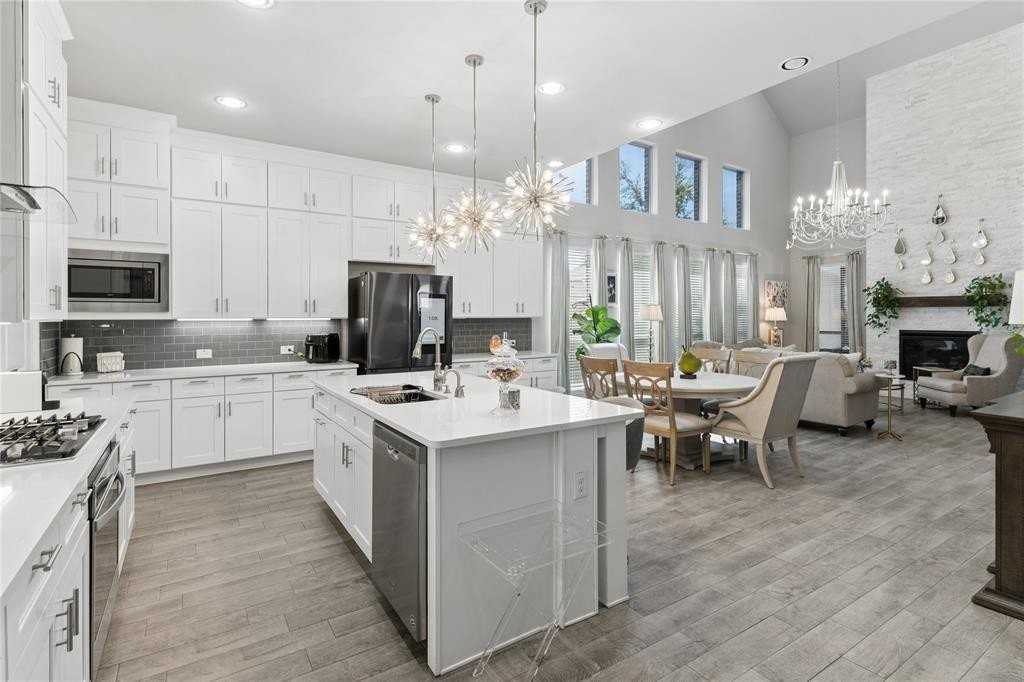 12701 Mercer Pkwy - Photo 7 of 38