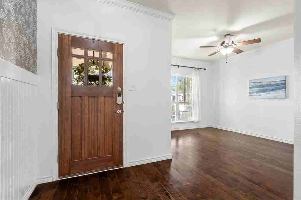 3700 Linden Ave - Photo 6 of 31