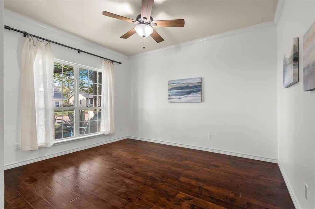 3700 Linden Ave - Photo 7 of 31