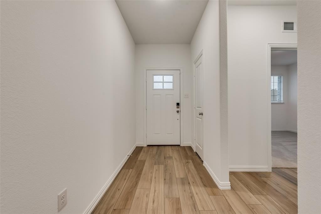 917 Dustwood Dr - Photo 3 of 19