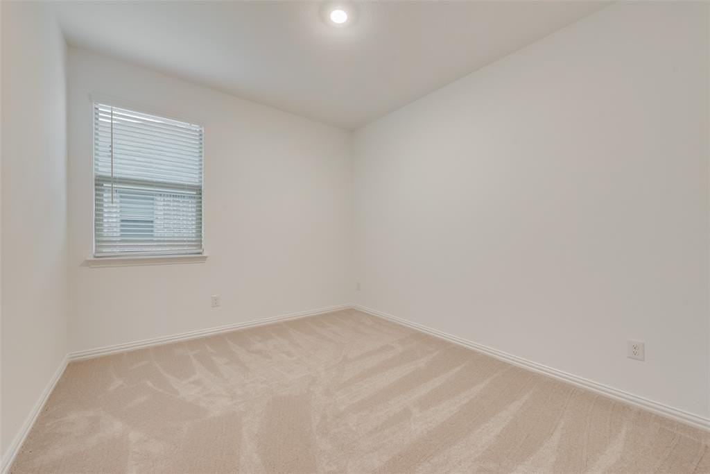 917 Dustwood Dr - Photo 5 of 19