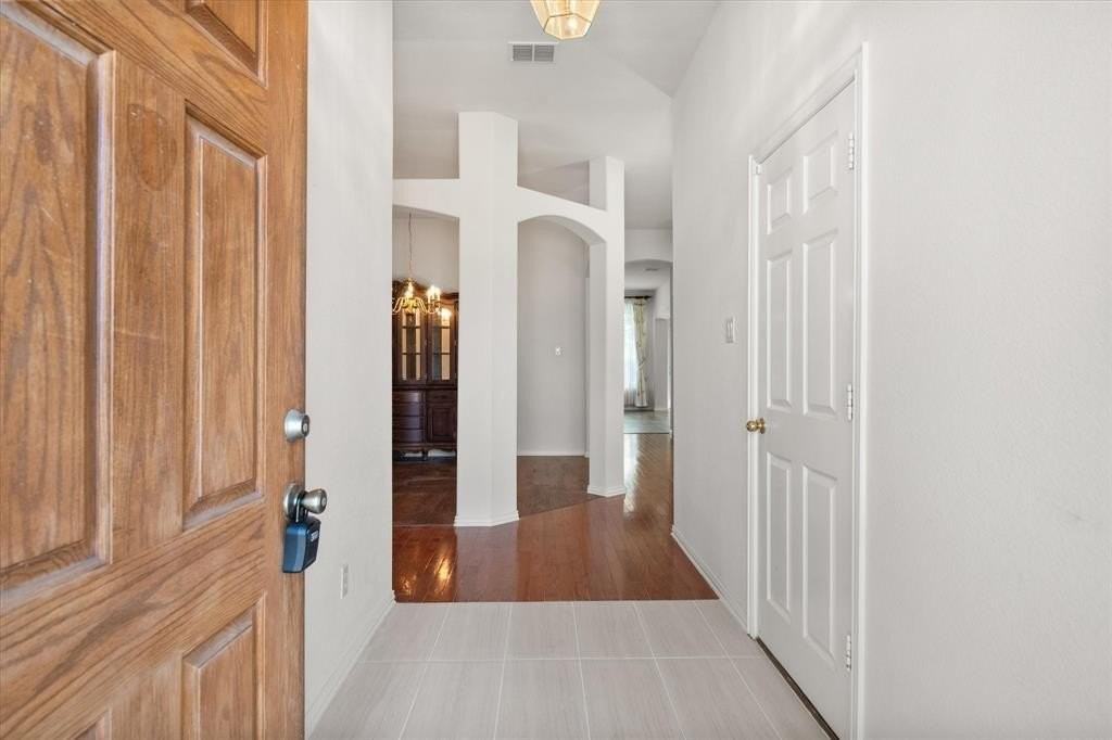 6705 Terrace Glen Dr - Photo 2 of 33