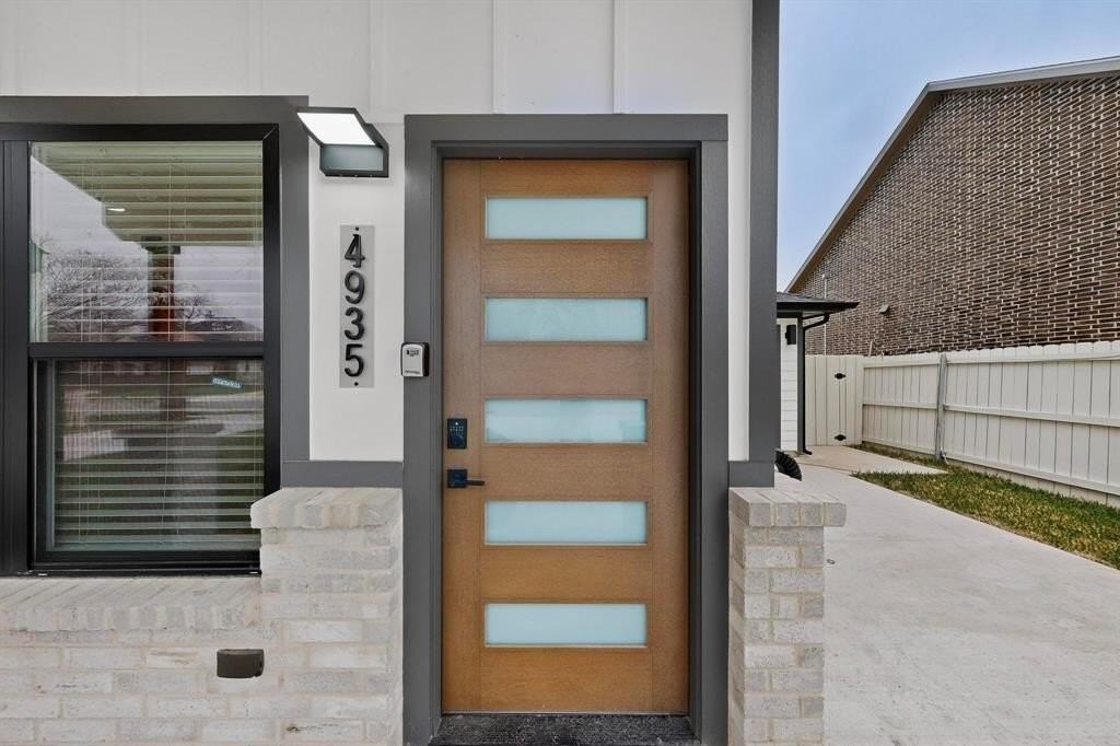 4935 Mobile Dr - Photo 4 of 35