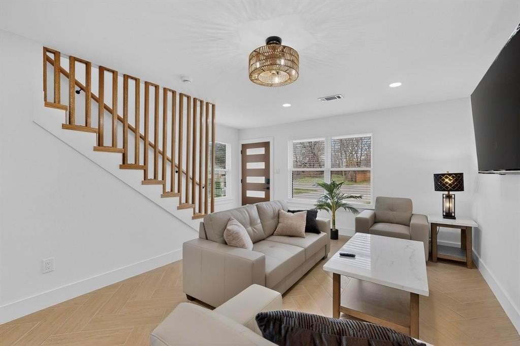 4935 Mobile Dr - Photo 6 of 35