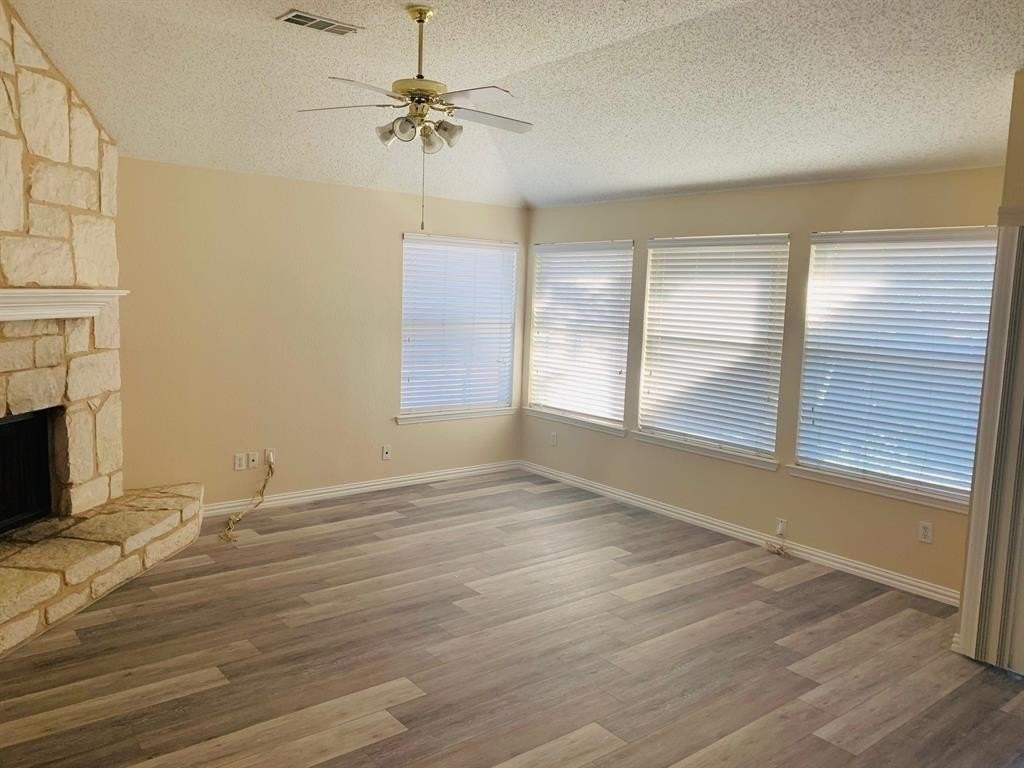 5201 Spicewood Dr - Photo 4 of 19