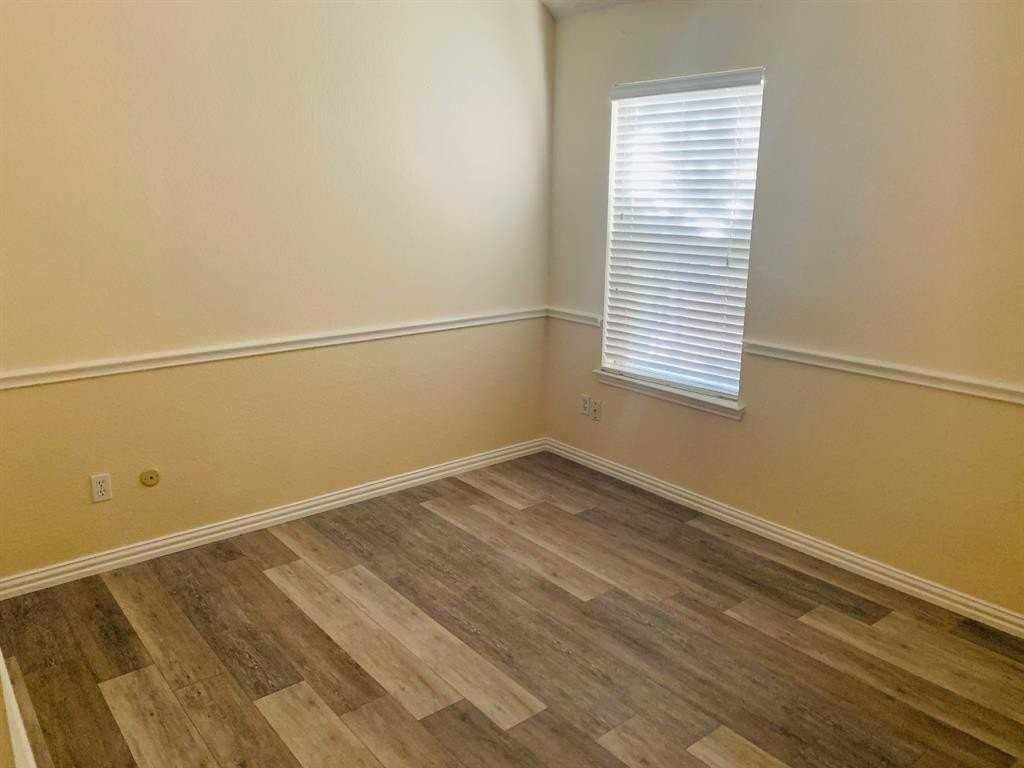 5201 Spicewood Dr - Photo 5 of 19