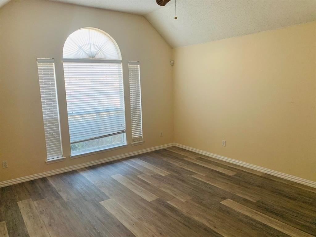 5201 Spicewood Dr - Photo 6 of 19