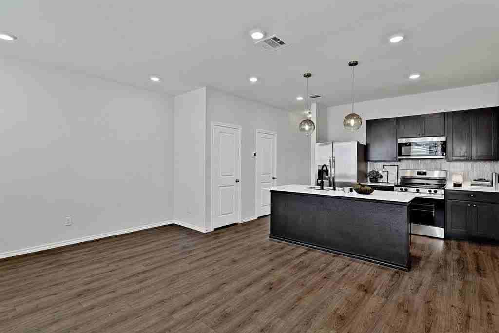 310 Arbor Dr - Photo 3 of 19