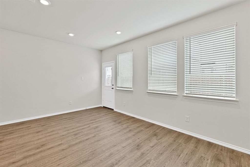 310 Arbor Dr - Photo 5 of 19