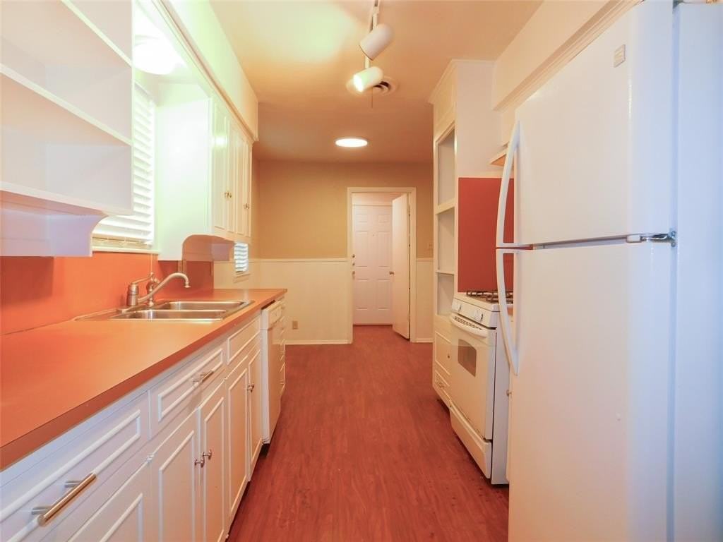 1128 Thomas St - Photo 6 of 27