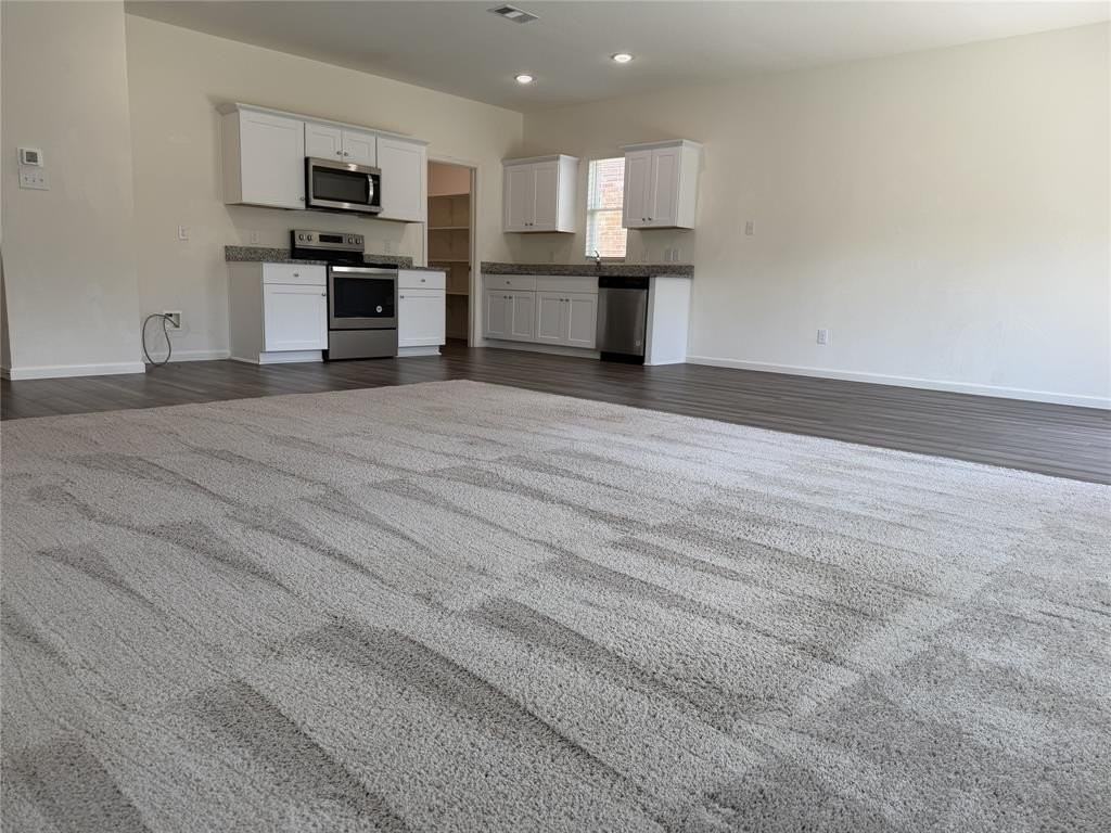 684 Crestridge Dr - Photo 4 of 20