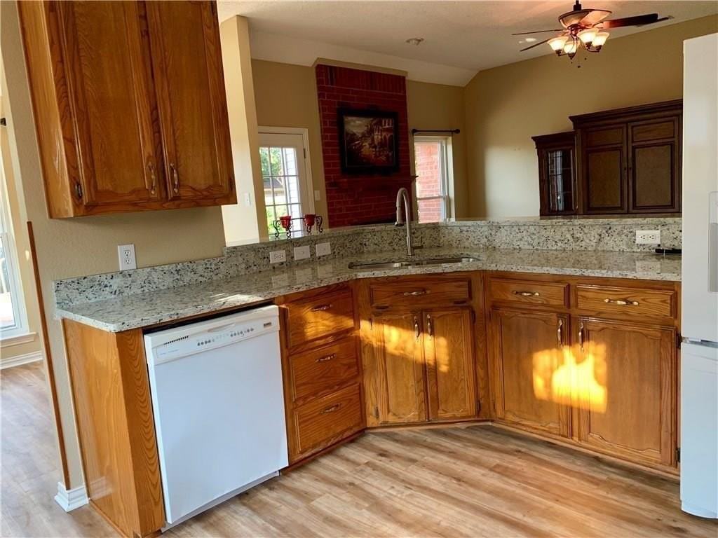 1417 Superior Dr - Photo 3 of 9