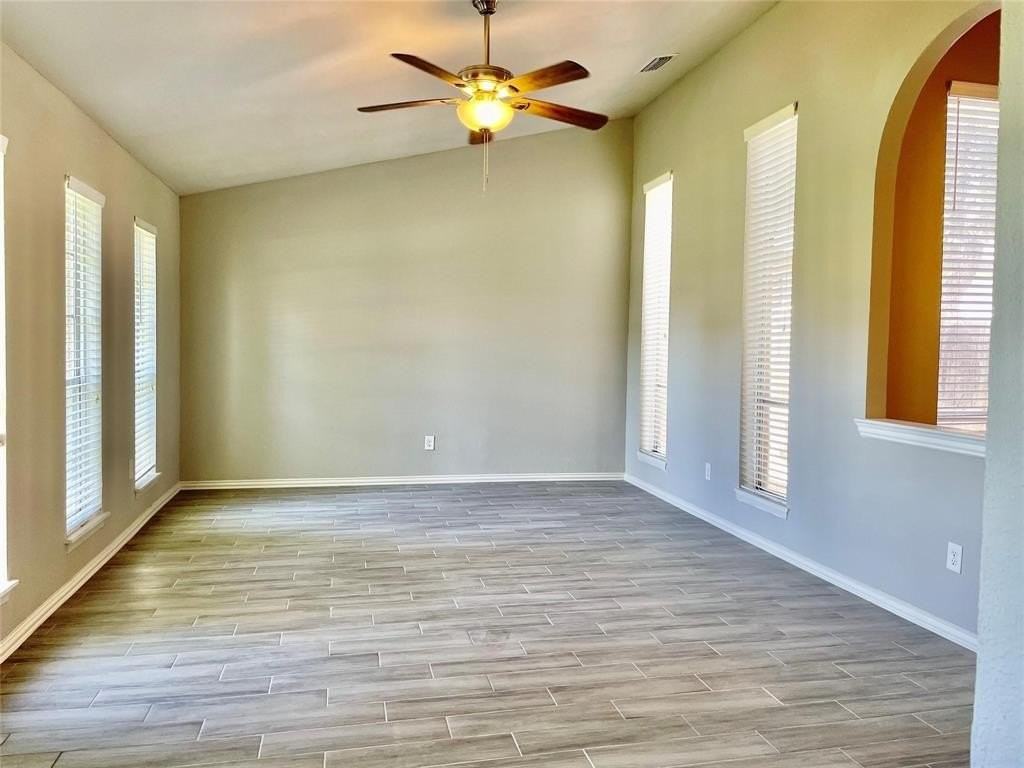 4726 Oakwood Dr - Photo 3 of 17