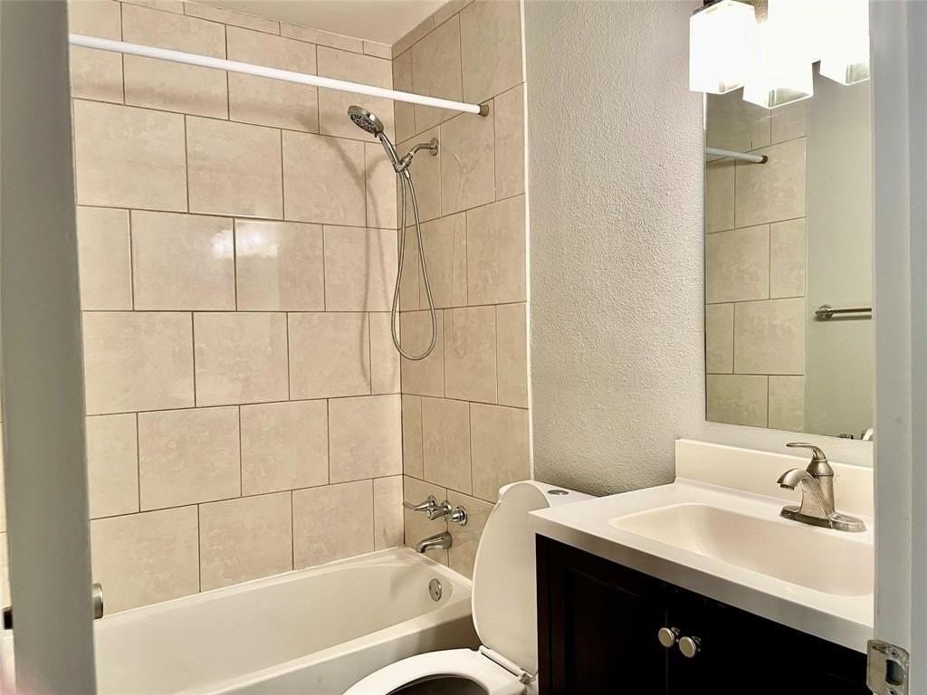 4726 Oakwood Dr - Photo 7 of 17