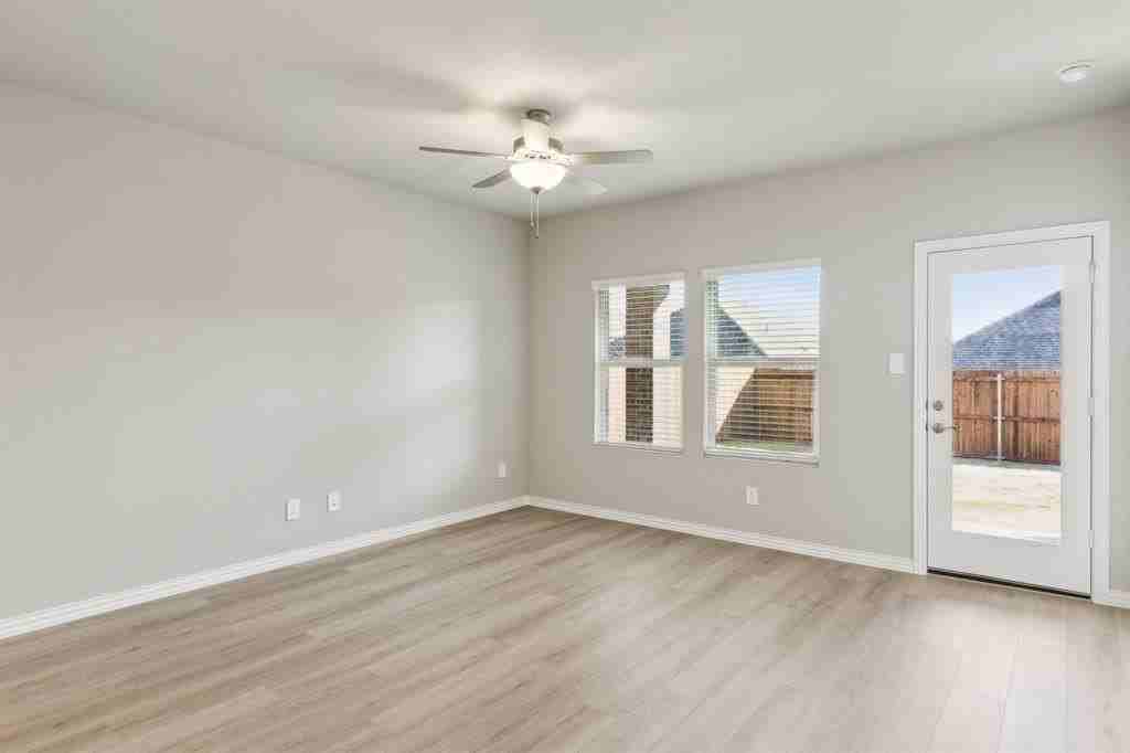 5205 Bonanza Dr - Photo 3 of 11