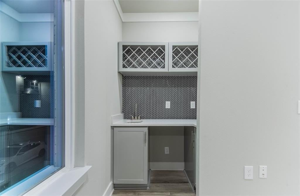 3325 Norris St - Photo 4 of 22