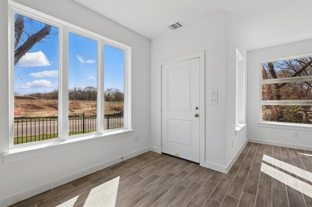 306 Oakbend Dr - Photo 3 of 23