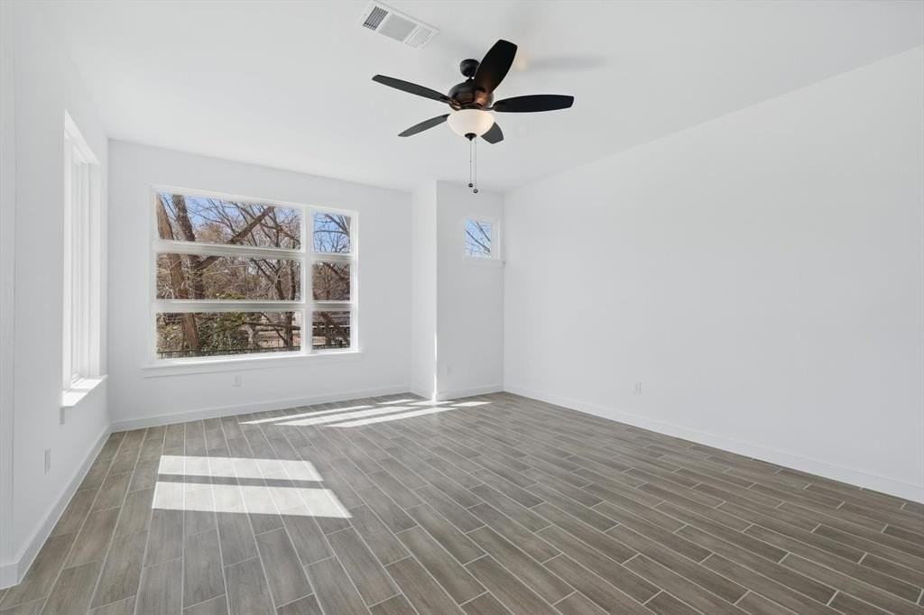 306 Oakbend Dr - Photo 4 of 23