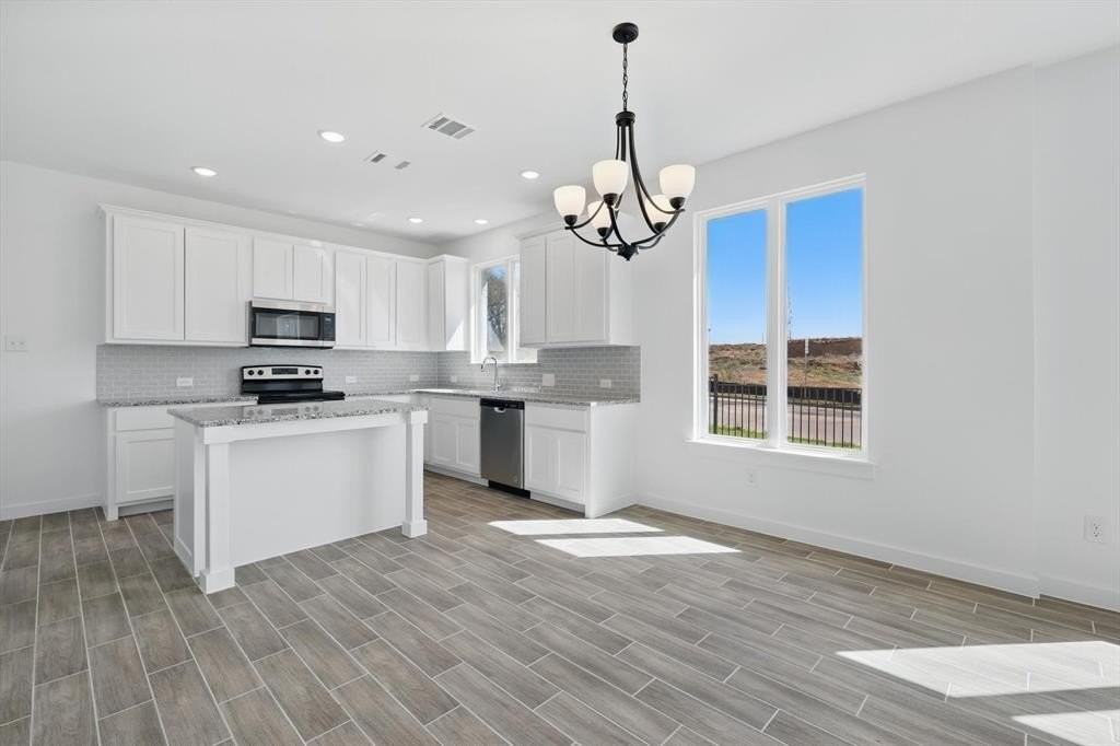 306 Oakbend Dr - Photo 5 of 23