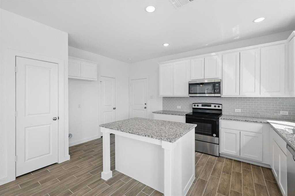 306 Oakbend Dr - Photo 6 of 23