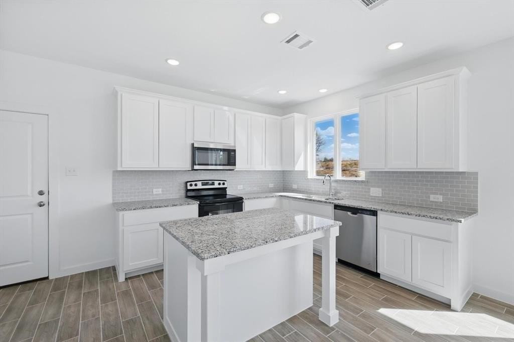 306 Oakbend Dr - Photo 7 of 23