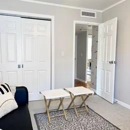 525 W Aldine Ave #B - Photo 6 of 8
