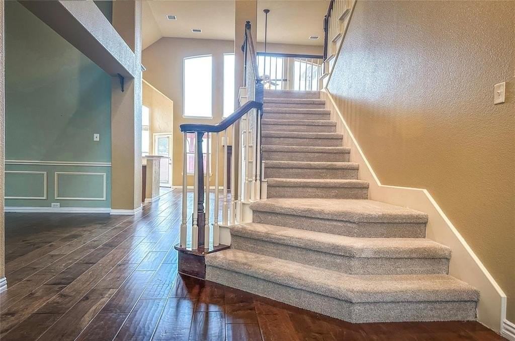 8104 Clayton Dr - Photo 2 of 34