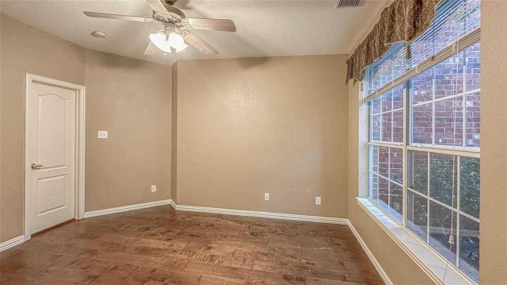 8104 Clayton Dr - Photo 4 of 34