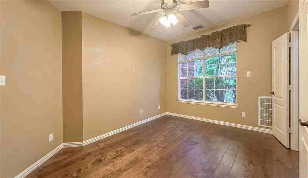 8104 Clayton Dr - Photo 6 of 34