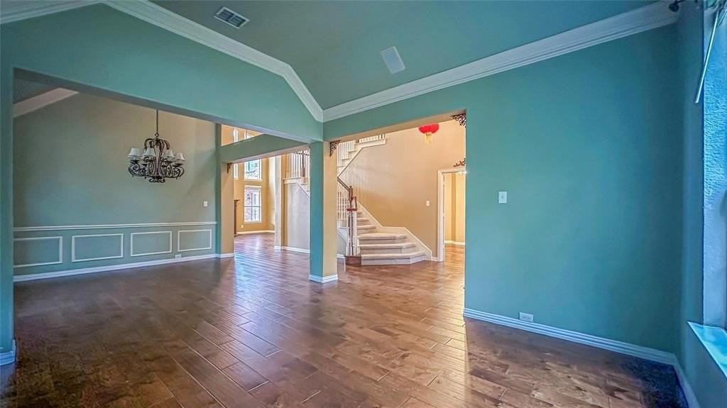 8104 Clayton Dr - Photo 7 of 34