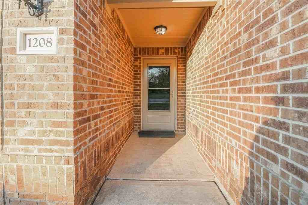 1208 Bluff View Dr - Photo 2 of 40