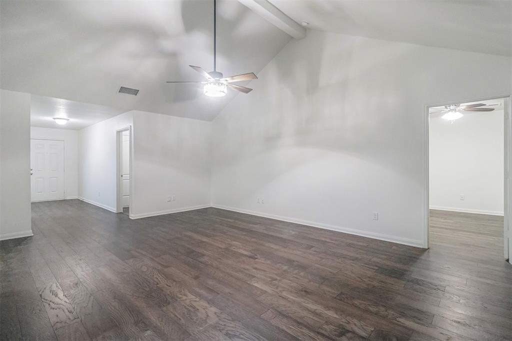 1208 Bluff View Dr - Photo 3 of 40