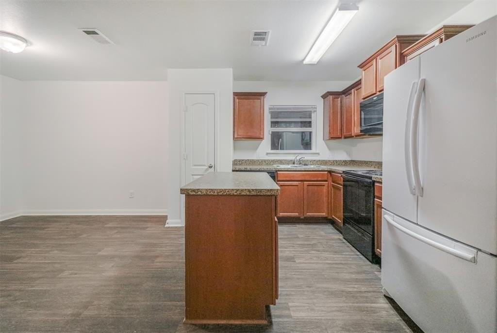 1208 Bluff View Dr - Photo 6 of 40