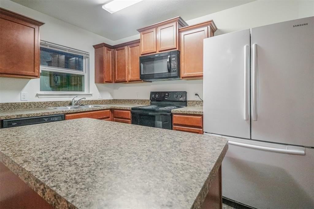 1208 Bluff View Dr - Photo 7 of 40