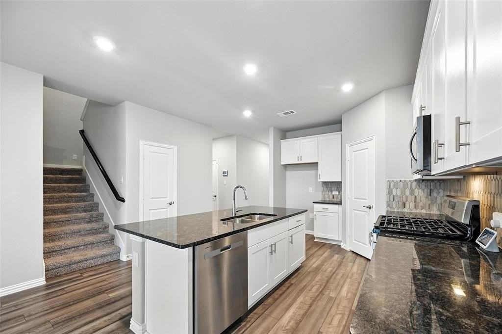 1307 Kirkdale Dr - Photo 3 of 22