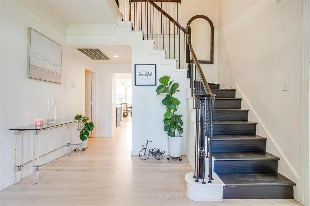 4320 Fairfax Hill Dr - Photo 5 of 40