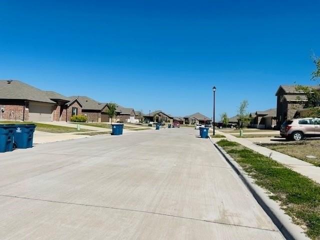 1501 Bridle Dr - Photo 3 of 38