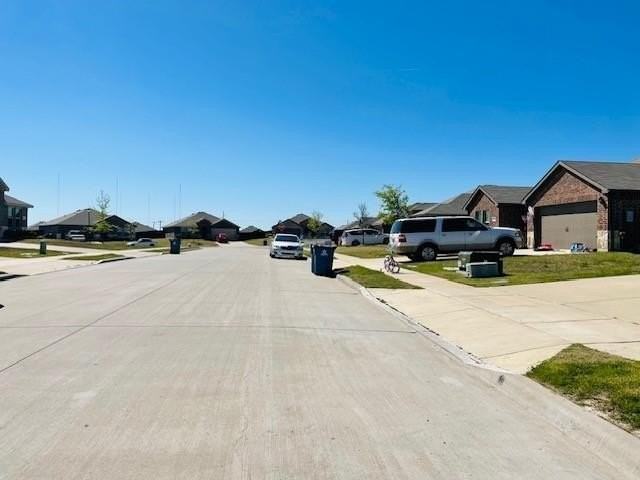 1501 Bridle Dr - Photo 4 of 38