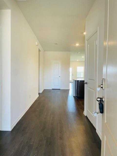 1501 Bridle Dr - Photo 5 of 38