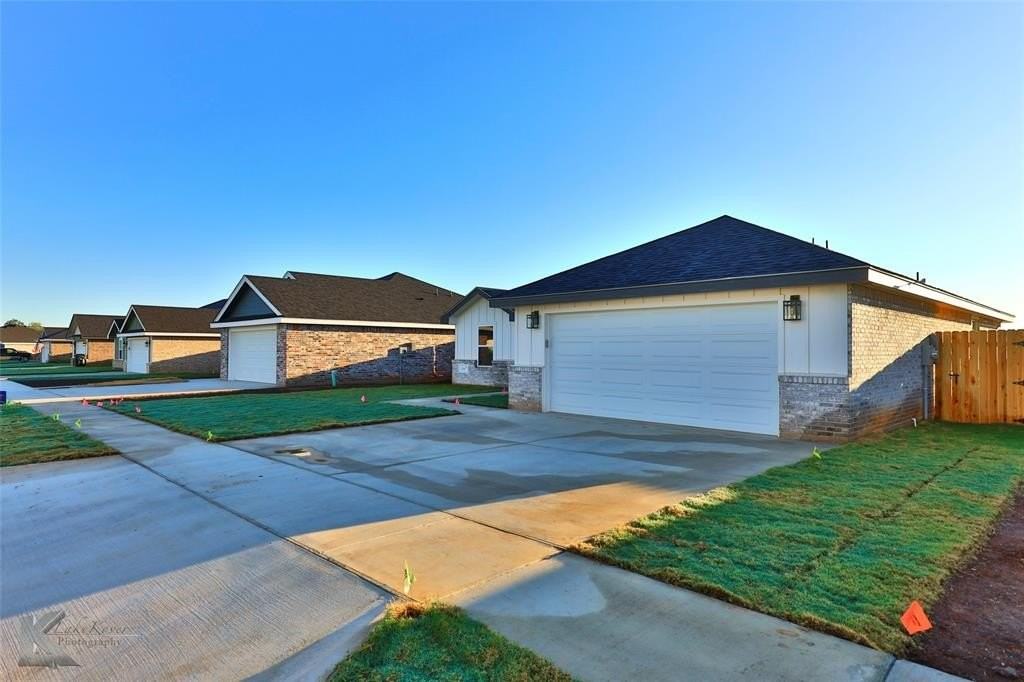 1709 Bandolero Rd - Photo 3 of 35